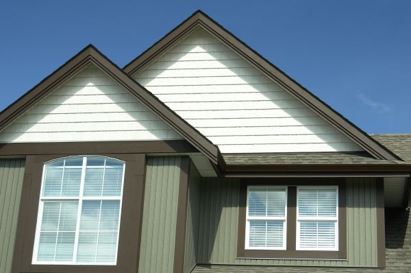 Vertical Vinyl Siding Repair in Nashua